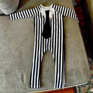 Like new toddler Beetlejuice costume, size 3. Worn once. Paid $60 on Etsy.